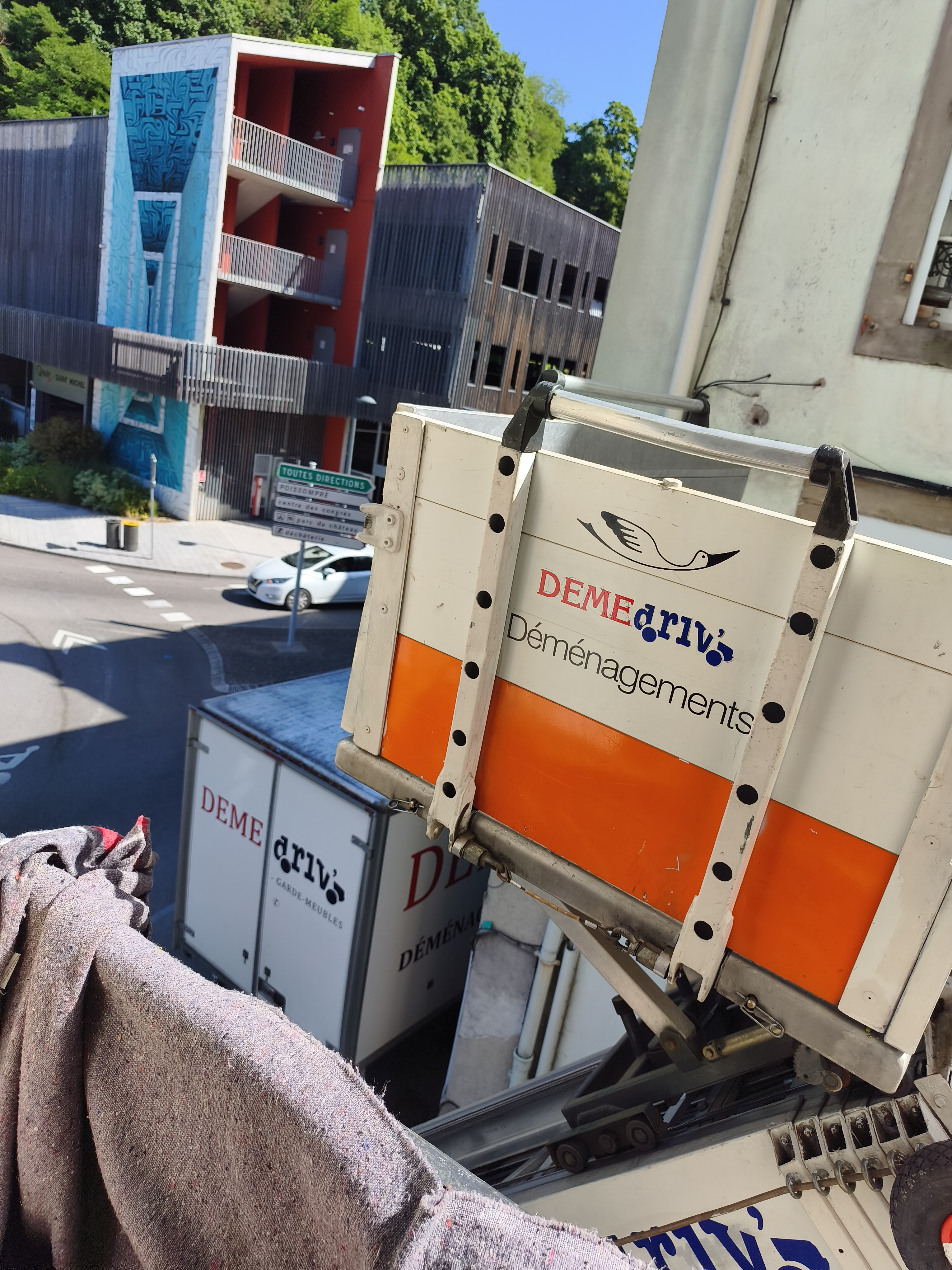 Équipe et véhicule DEME DRIVE — déménageur à Épinal